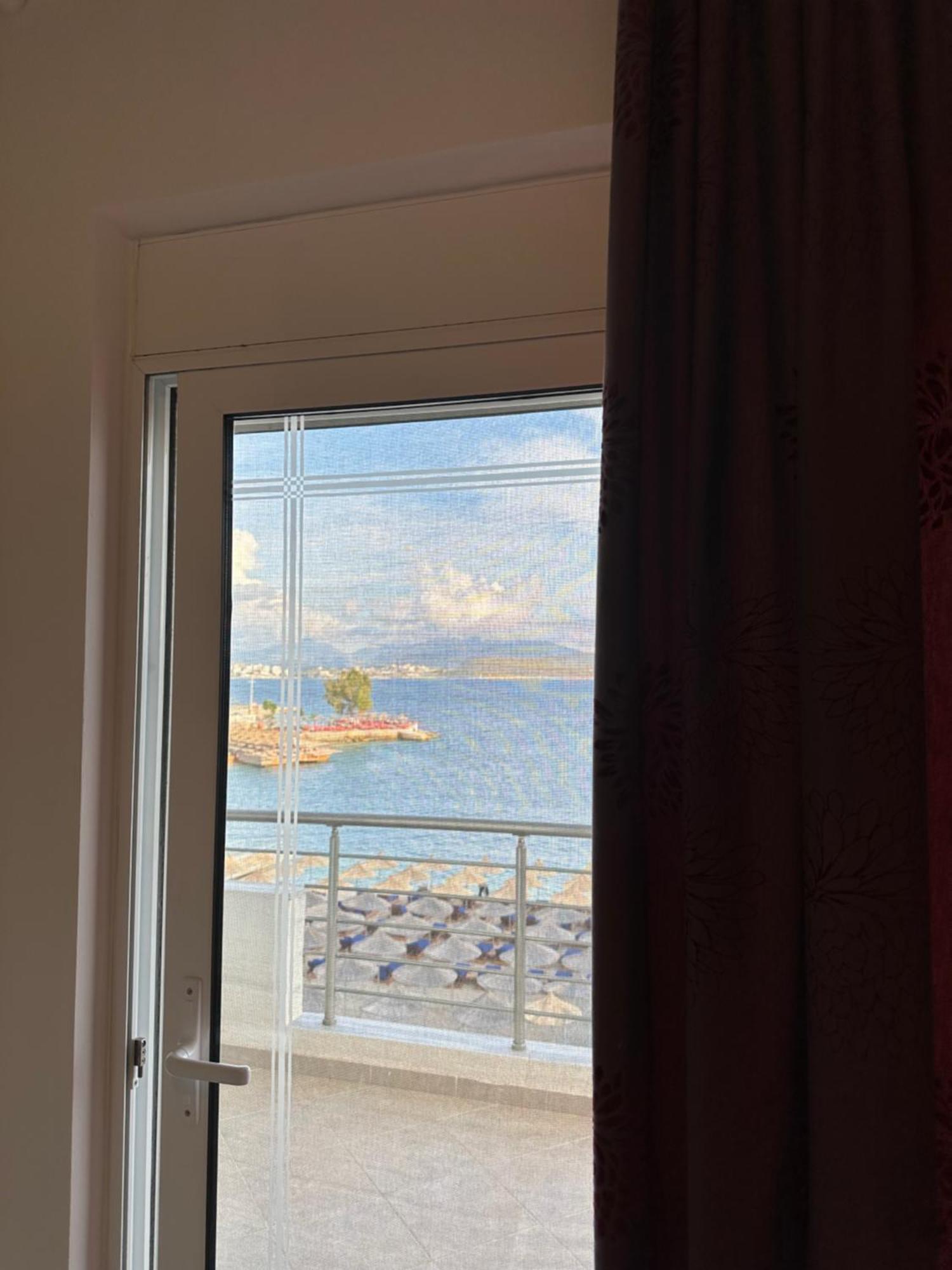 Aqua Apartments Seaview Sarande Bagian luar foto