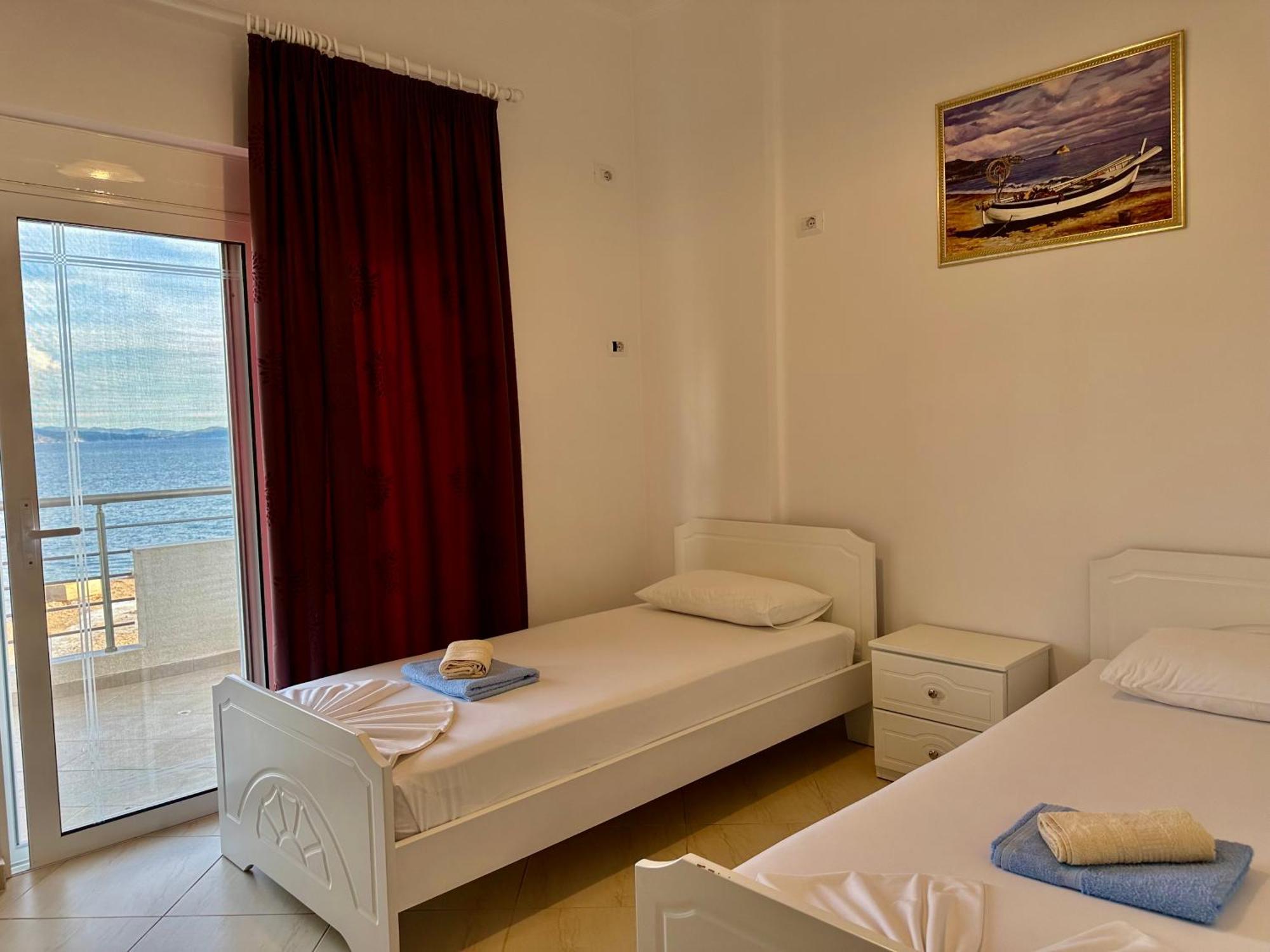 Aqua Apartments Seaview Sarande Bagian luar foto