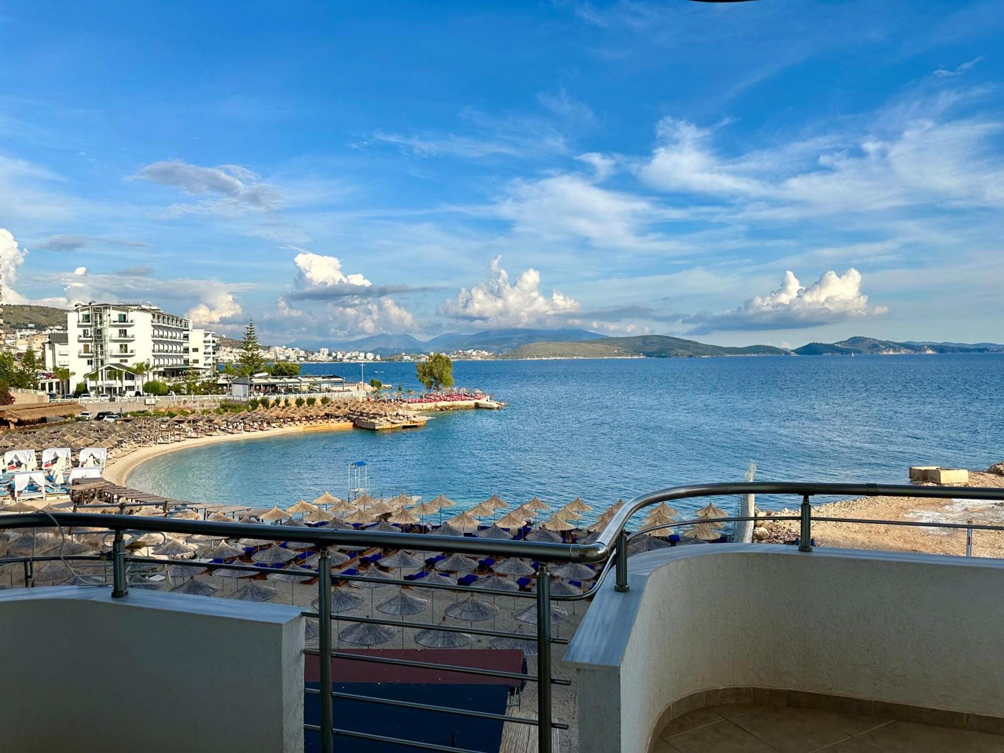 Aqua Apartments Seaview Sarande Bagian luar foto