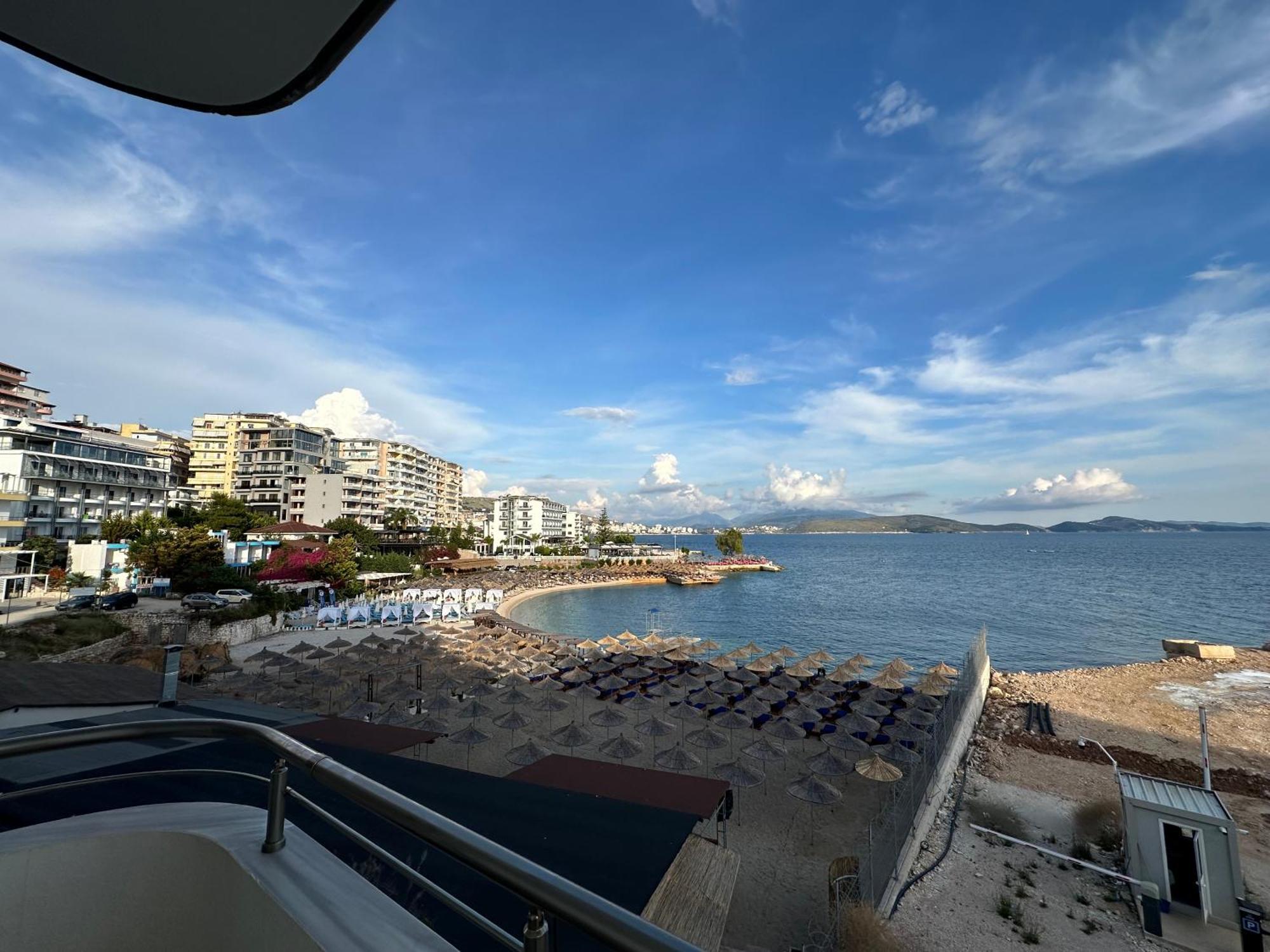 Aqua Apartments Seaview Sarande Bagian luar foto
