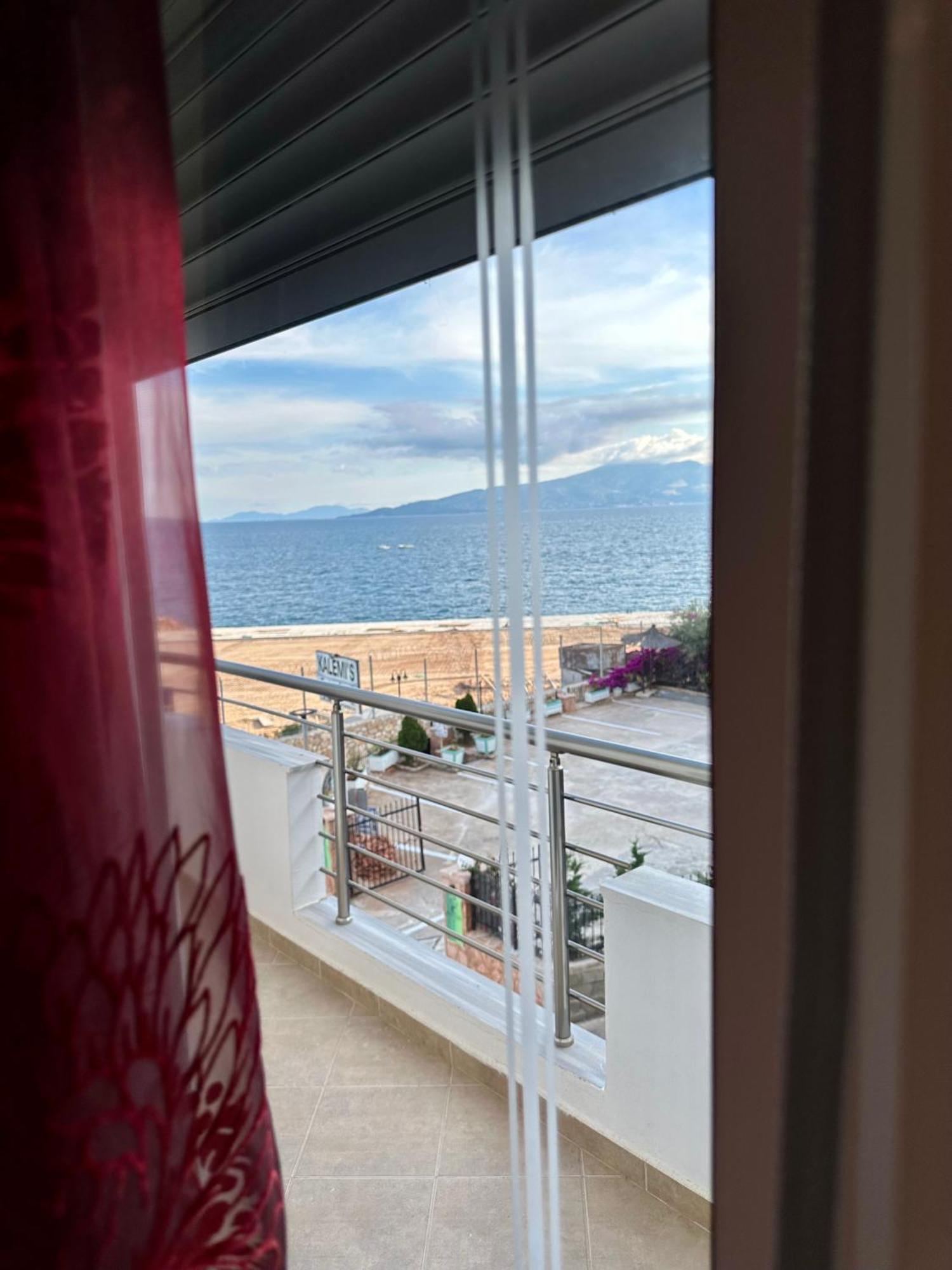Aqua Apartments Seaview Sarande Bagian luar foto