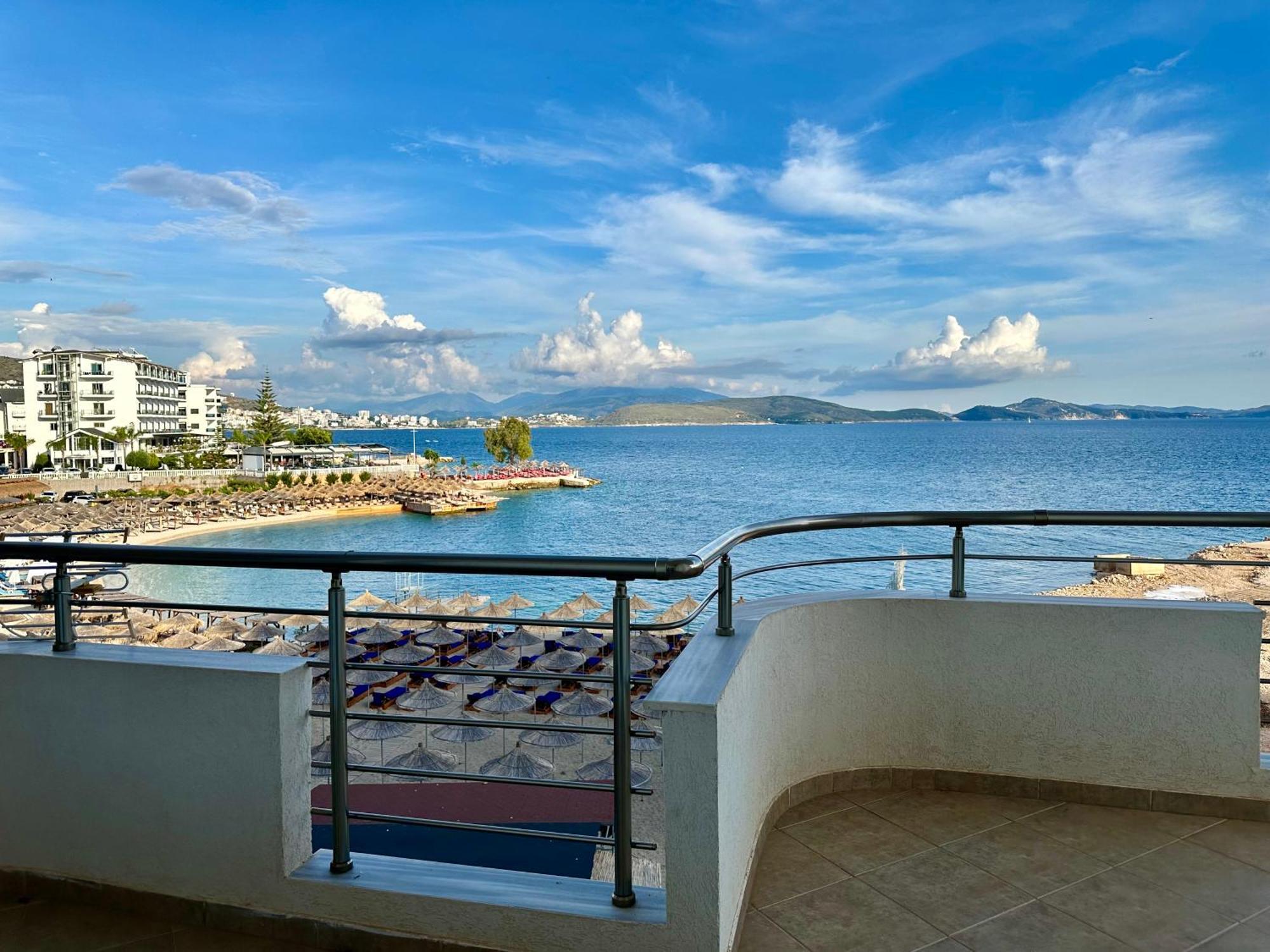 Aqua Apartments Seaview Sarande Bagian luar foto
