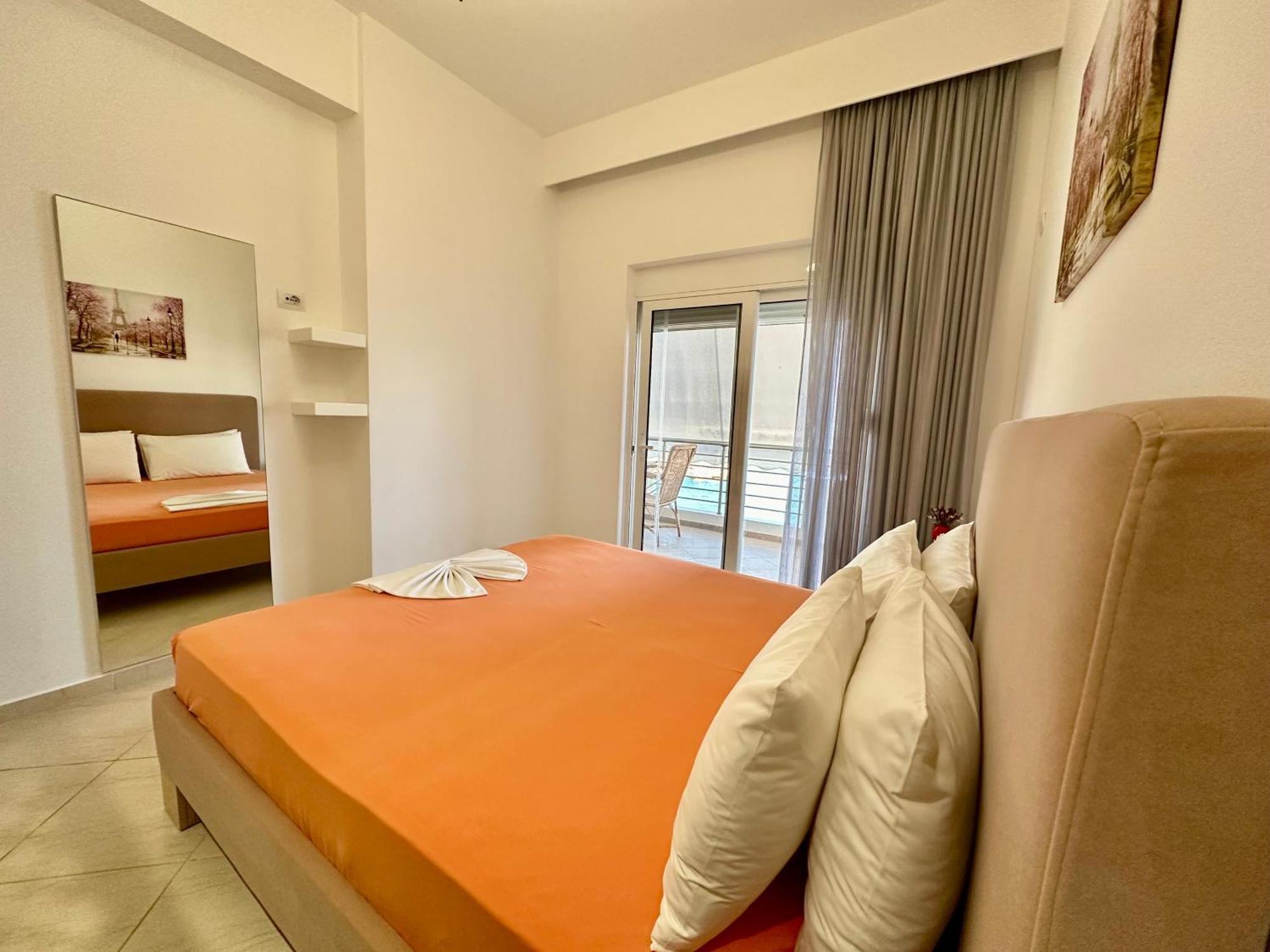Aqua Apartments Seaview Sarande Bagian luar foto