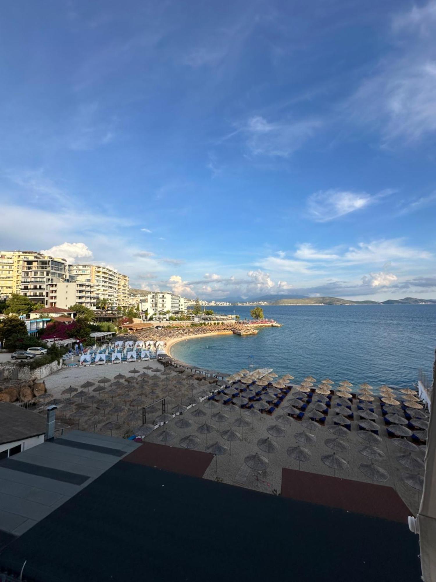 Aqua Apartments Seaview Sarande Bagian luar foto