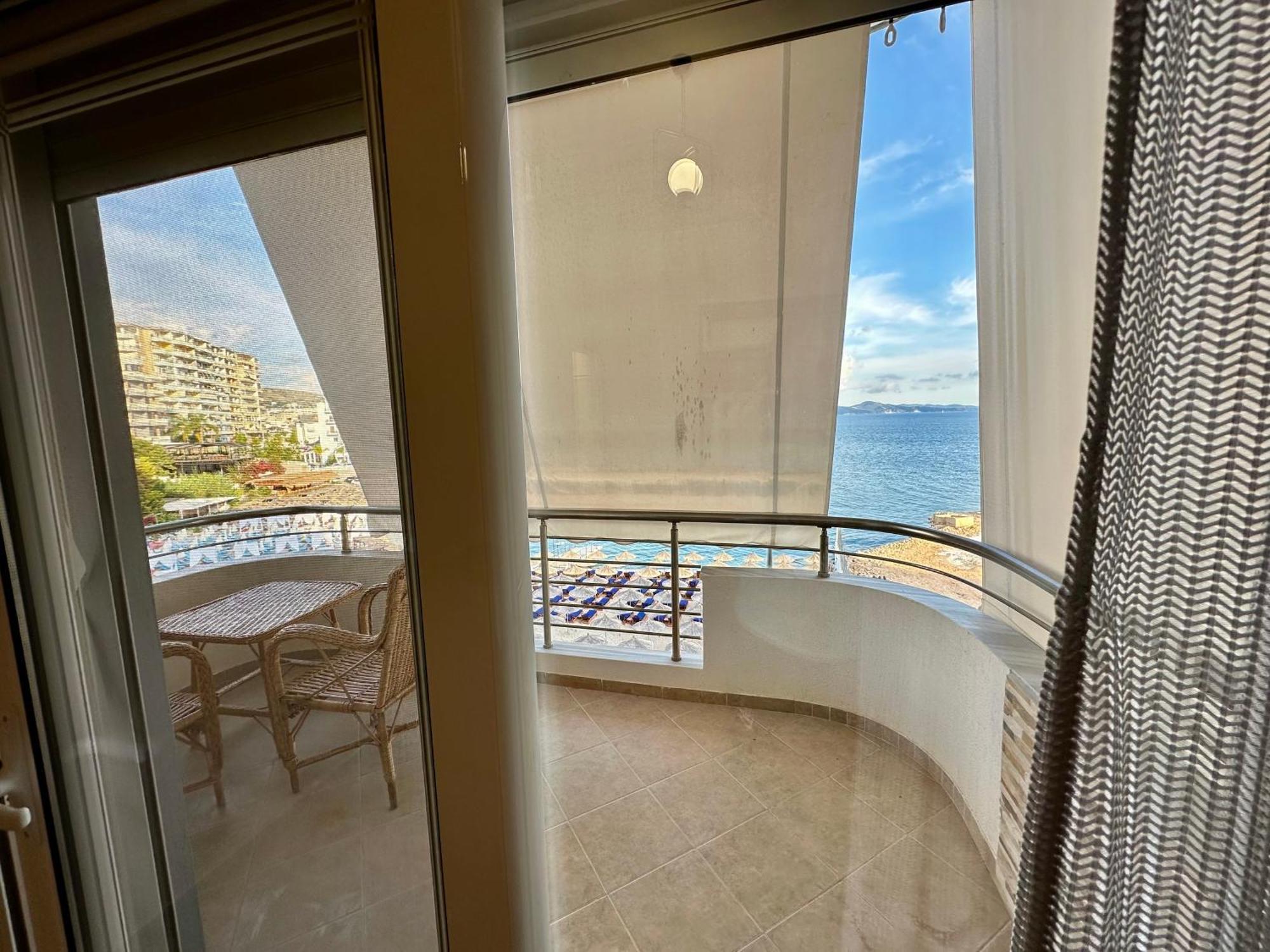 Aqua Apartments Seaview Sarande Bagian luar foto