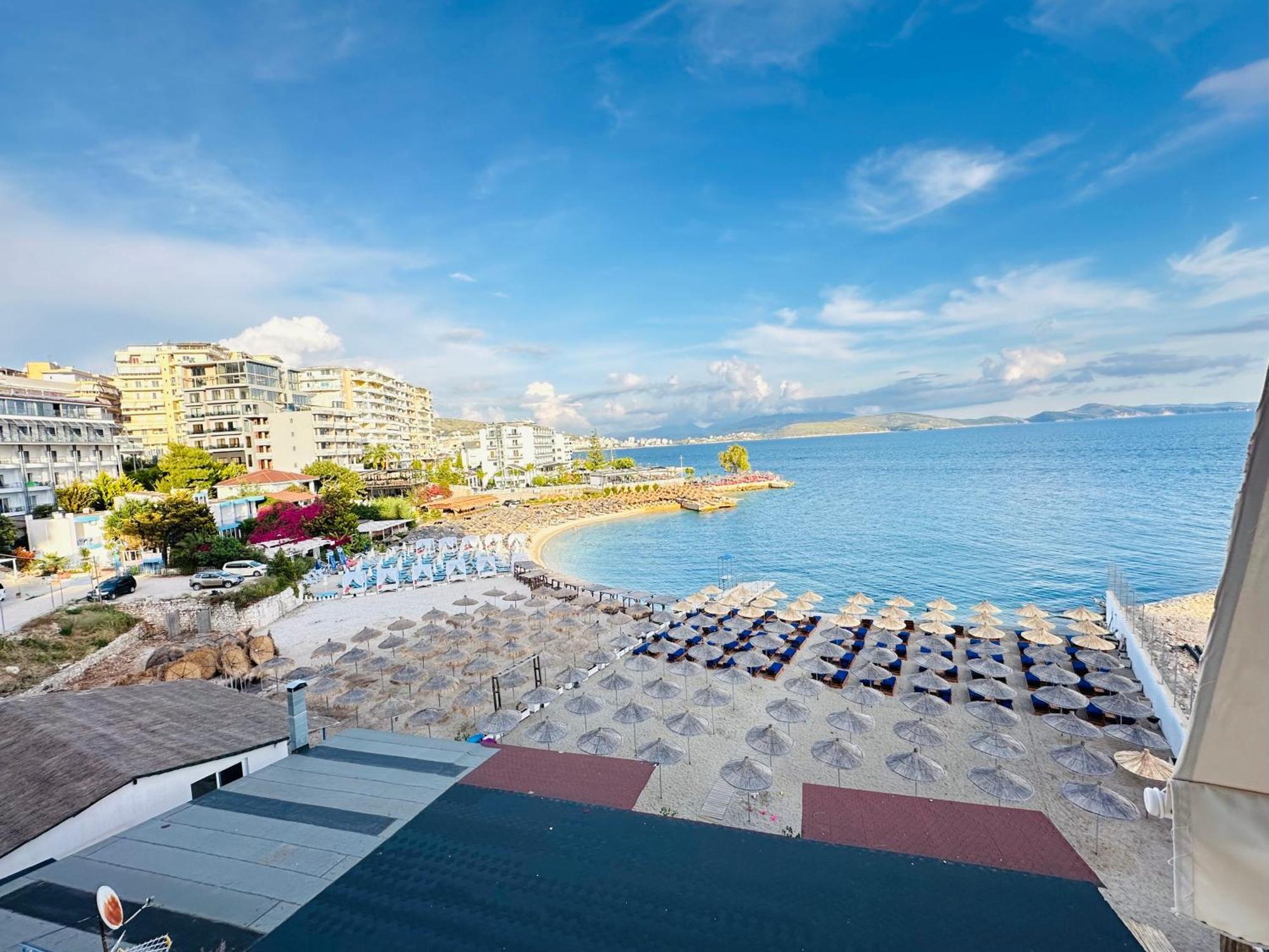Aqua Apartments Seaview Sarande Bagian luar foto