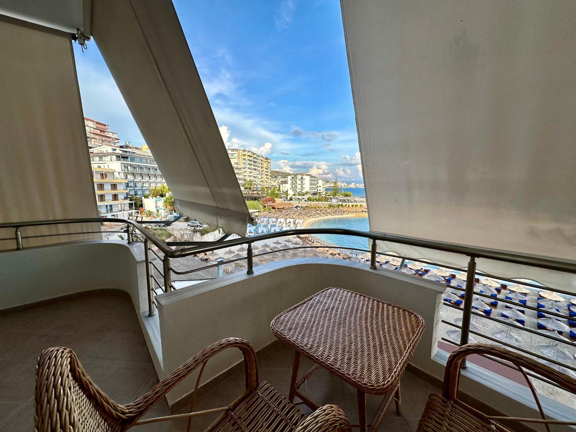 Aqua Apartments Seaview Sarande Bagian luar foto