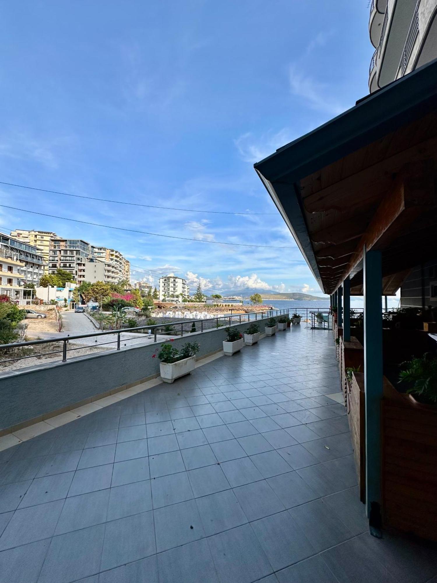 Aqua Apartments Seaview Sarande Bagian luar foto