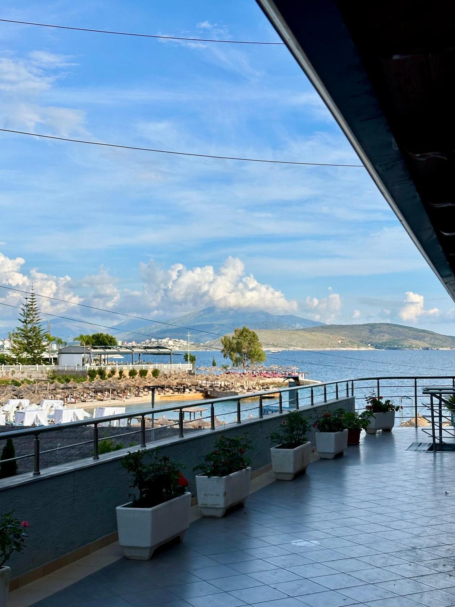 Aqua Apartments Seaview Sarande Bagian luar foto