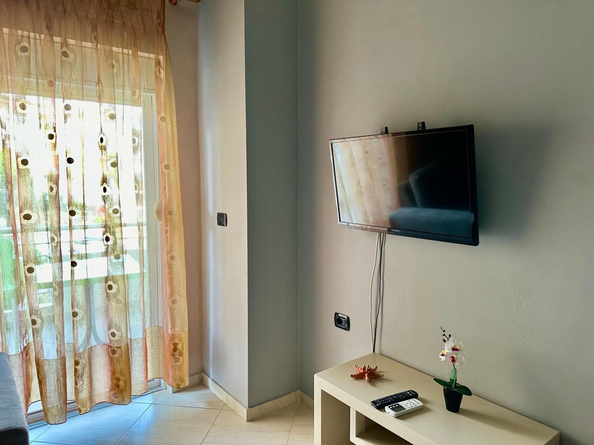 Aqua Apartments Seaview Sarande Bagian luar foto