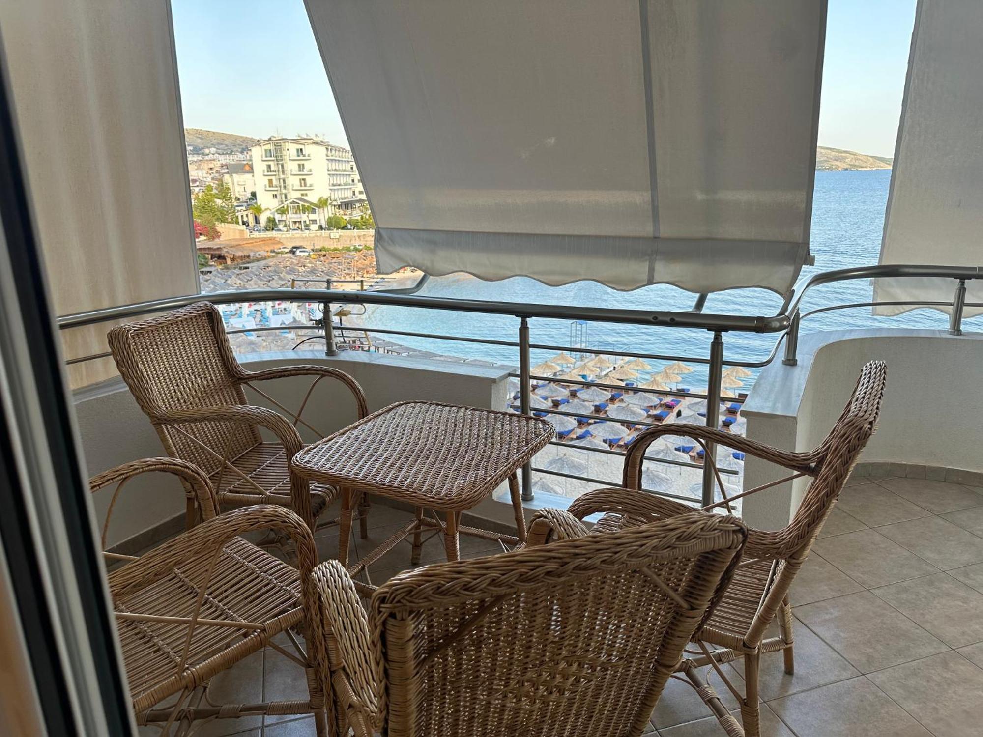 Aqua Apartments Seaview Sarande Bagian luar foto
