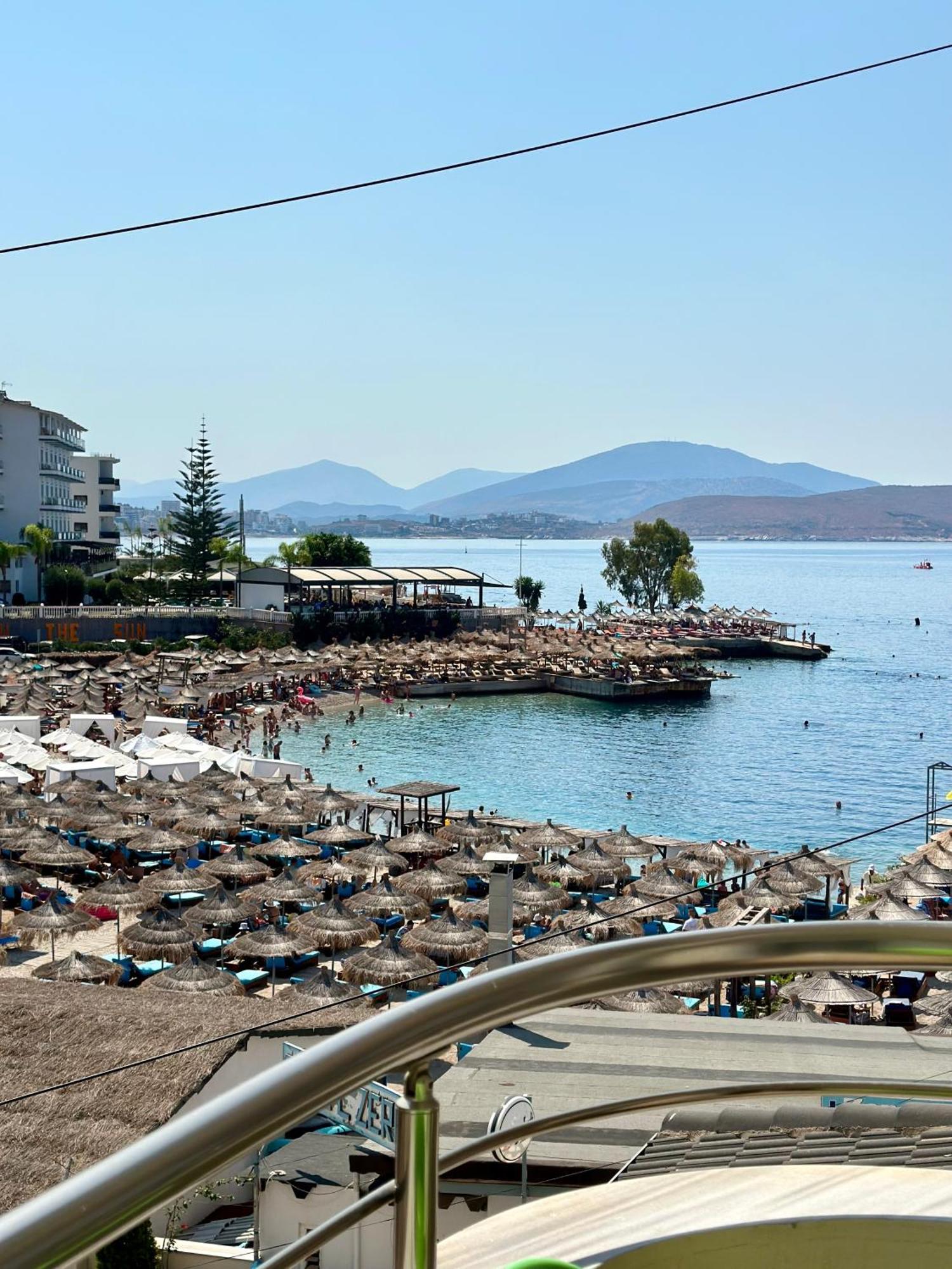 Aqua Apartments Seaview Sarande Bagian luar foto
